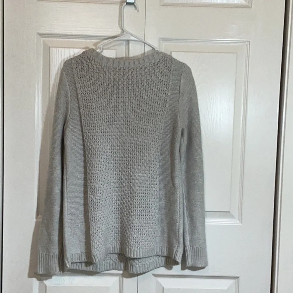 NWT Banana Republic Light Gray Cable Knit Sweater size Medium - Picture 7 of 10